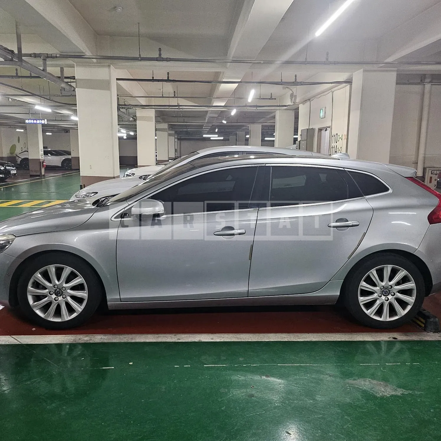 Photo 2 of 4: 2015 Volvo V40 D2, VIN YV1MV845BF2231415 — Korean insurance auction
