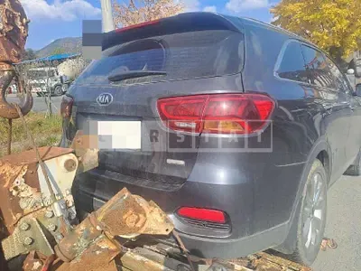 Photo 1 of 5: 2017 Kia Sorento — Korean insurance auction