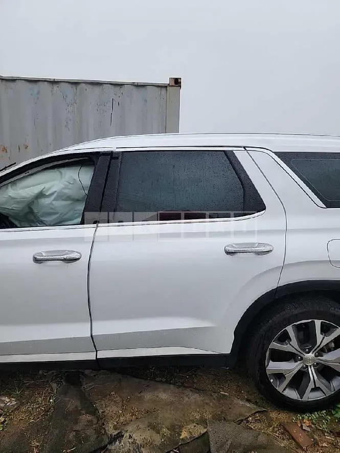 Photo 2 of 32: 2022 Hyundai Palisade, VIN KMHR381ABNU477415 — Korean insurance auction