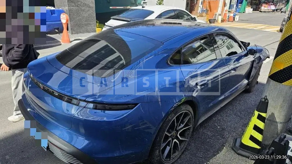 Photo 2 of 63: 2023 Porsche Taycan — Korean insurance auction