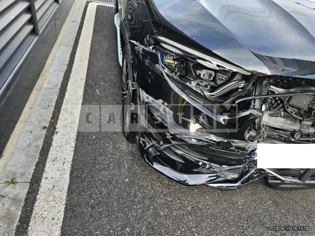 Photo 2 of 18: 2023 Mercedes-Benz GLC300 4Matic — Korean insurance auction