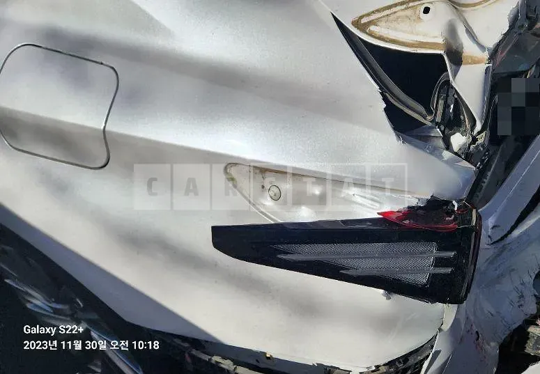 Photo 2 of 43: 2019 Lexus ES300h, VIN JTHB21B1XK2047461 — Korean insurance auction