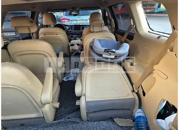 Photo 2 of 49: 2020 Kia Carnival — Korean insurance auction