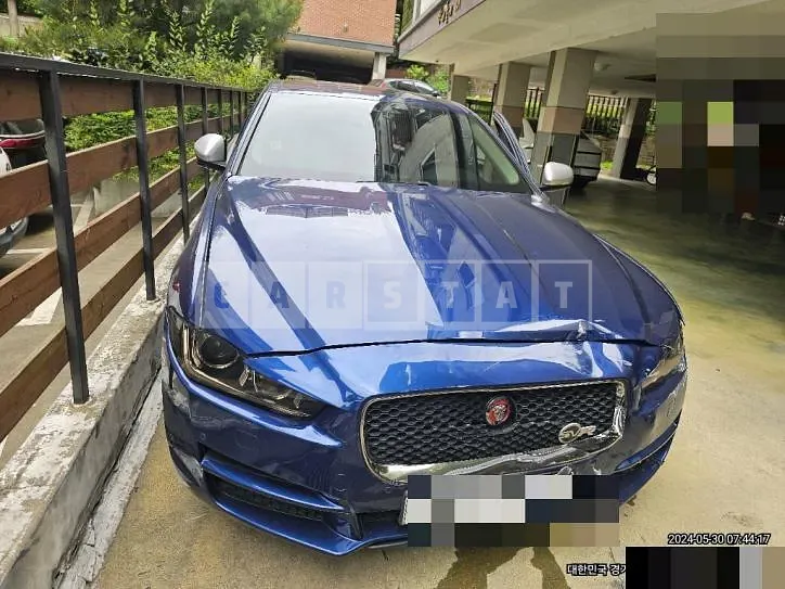 Photo 2 of 10: 2016 Jaguar XE 2.0d — Korean insurance auction