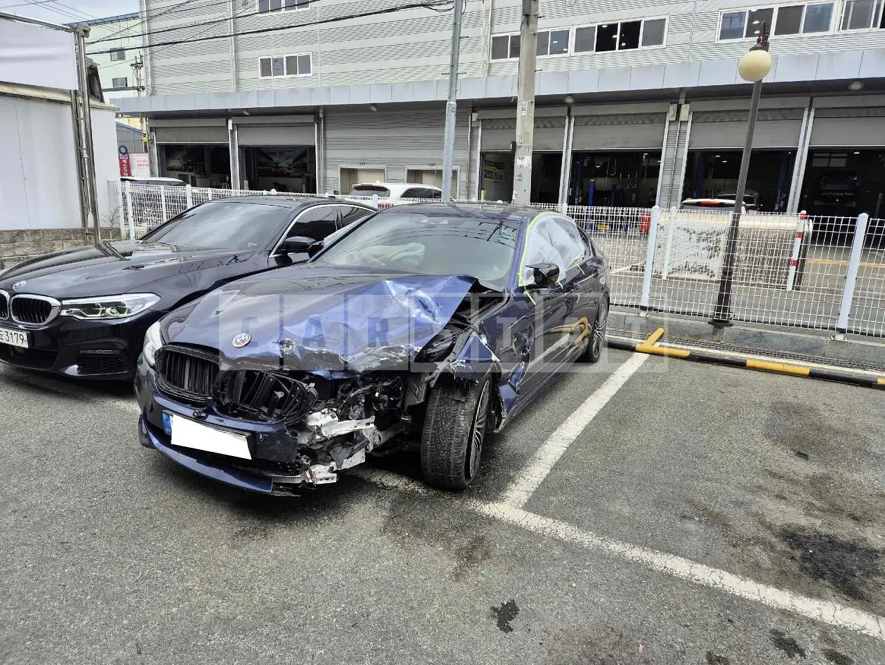 Photo 2 of 12: 2020 BMW 530i xDrive, VIN WBAJR9108LWW77065 — Korean insurance auction