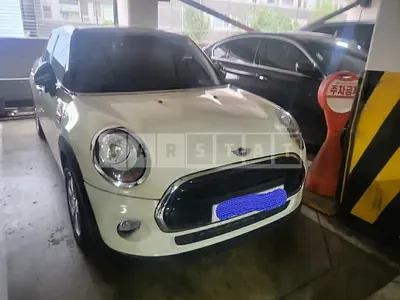 Photo 1 of 24: 2016 MINI Cooper Five-Door, VIN WMWXU1109G2D89355 — Korean insurance auction
