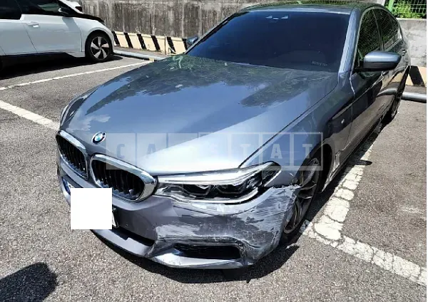 Photo 2 of 32: 2018 BMW 520d, VIN WBAJC310XJWB77097 — Korean insurance auction