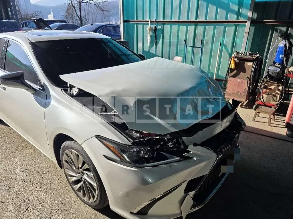 Photo 2 of 13: 2021 Lexus ES300h — Korean insurance auction