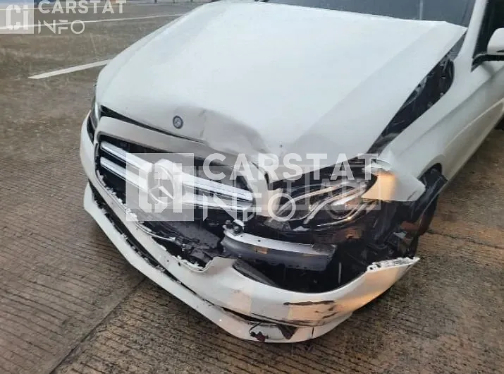 Photo 2 of 7: 2017 Mercedes-Benz E 200, VIN WDDZF4CB2HA145658 — Korean insurance auction