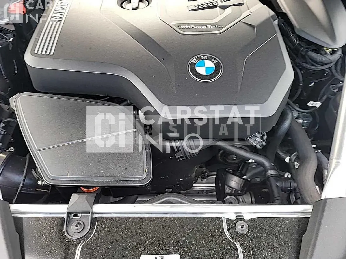 Photo 2 of 16: 2022 BMW Calm 520i — Korean insurance auction