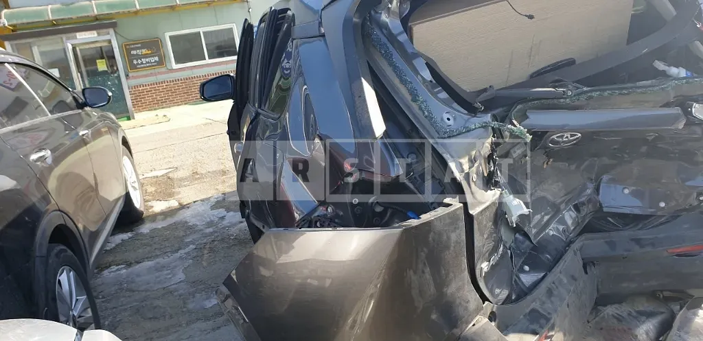 Photo 2 of 8: 2019 Toyota Love 4 — Korean insurance auction