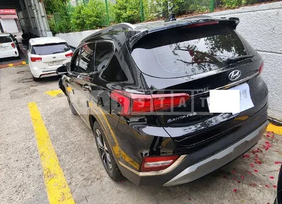 Photo 2 of 10: 2019 Hyundai Santa Fe, VIN KMHS381BBKU103988 — Korean insurance auction