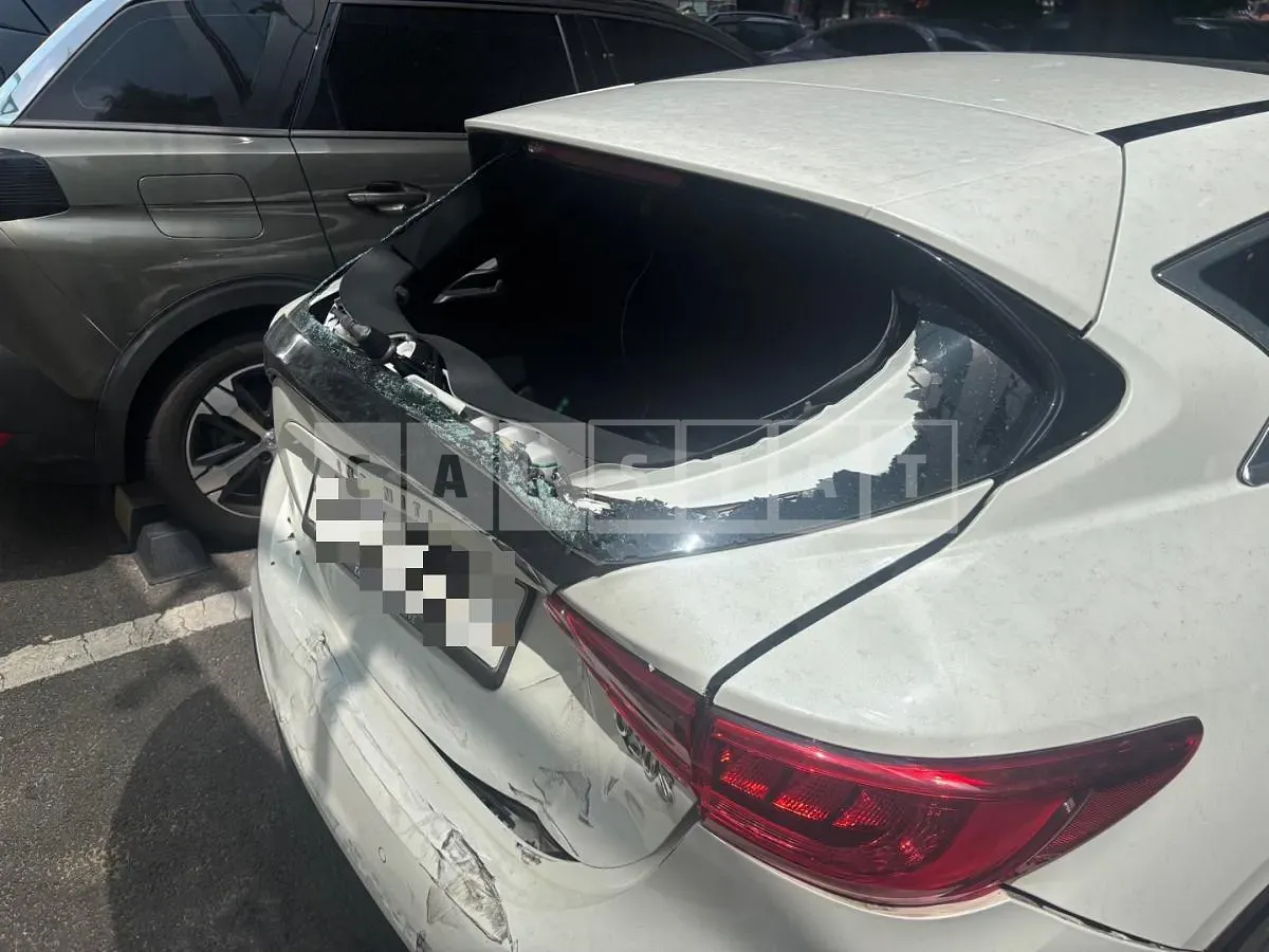 Photo 2 of 30: 2017 Infiniti Q30 — Korean insurance auction