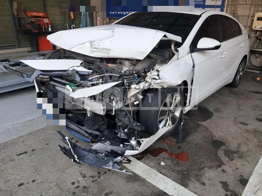 Photo 2 of 5: 2017 Hyundai IONIQ (Hybrid) — Korean insurance auction
