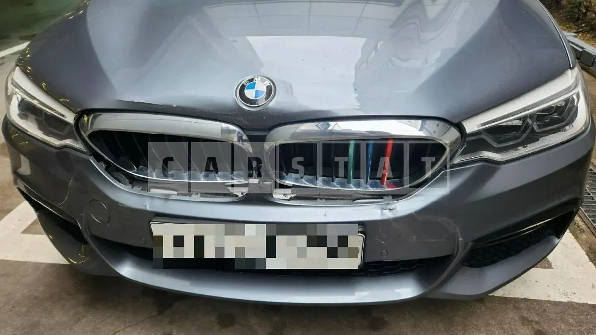 Photo 2 of 28: 2019 BMW 530i xDrive M Sport Packag, VIN WBAJD9104KB278058 — Korean insurance auction