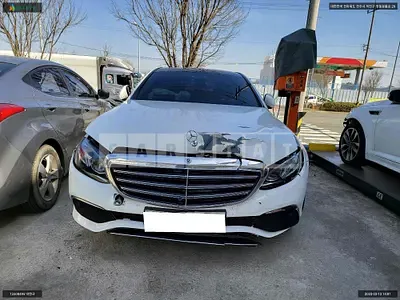 Photo 1 of 28: 2019 Mercedes-Benz E300 4Matic, VIN WDDZF4KB2KA641844 — Korean insurance auction