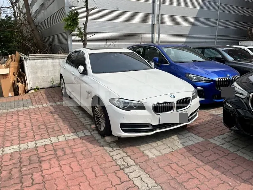 Photo 2 of 13: 2015 BMW 520d, VIN WBA5E5105FG065507 — Korean insurance auction