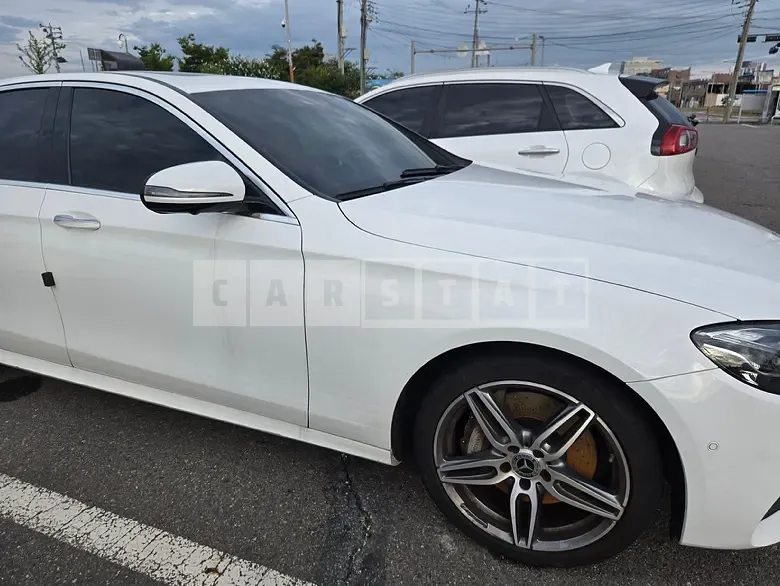 Photo 2 of 48: 2020 Mercedes-Benz E 300 4Matic, VIN W1KZF4KB0LA822975 — Korean insurance auction