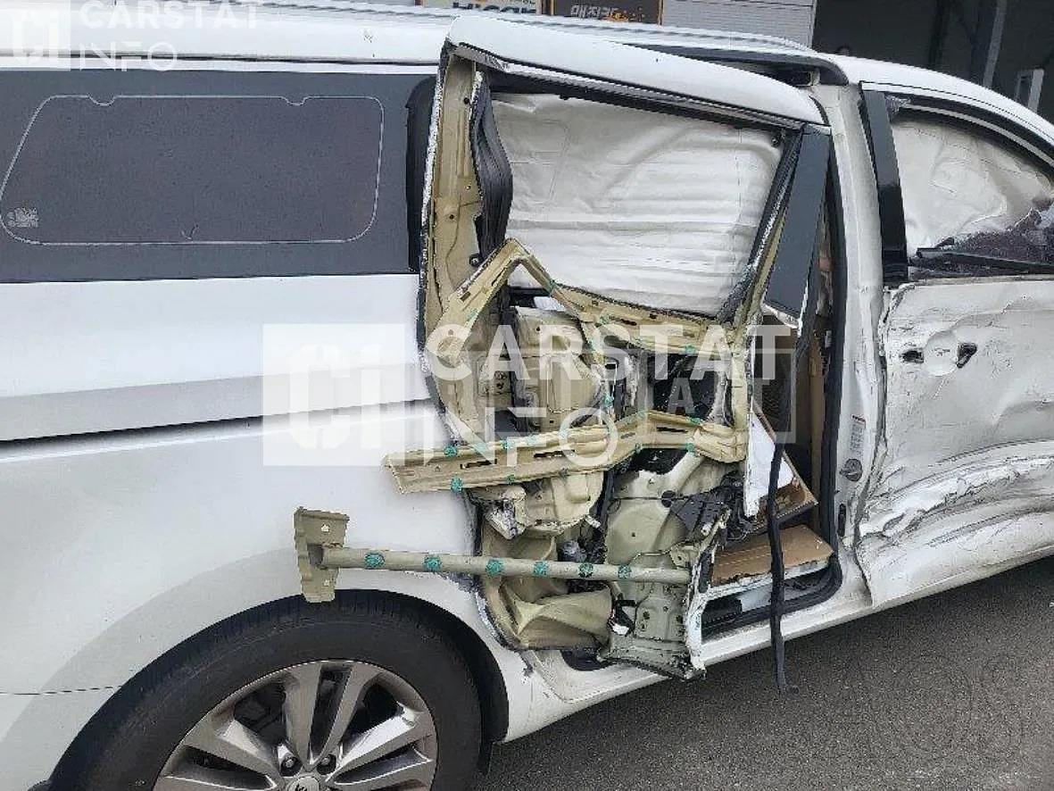 Photo 2 of 22: 2016 Kia Carnival 9 -Seater — Korean insurance auction