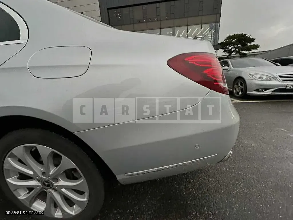 Photo 2 of 9: 2017 Mercedes-Benz E220 d 4Matic, VIN WDDZF0FB5HA254684 — Korean insurance auction