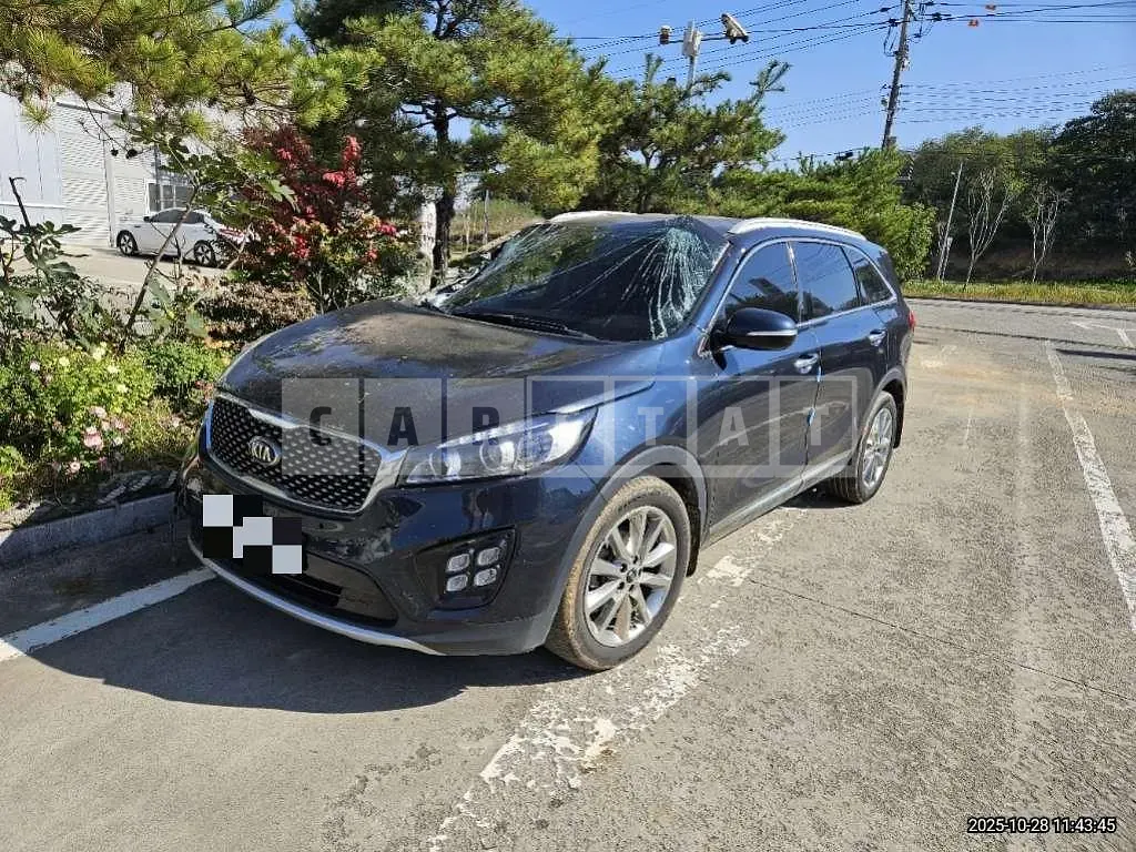 Photo 2 of 6: 2017 Kia Sorento 4WD — Korean insurance auction