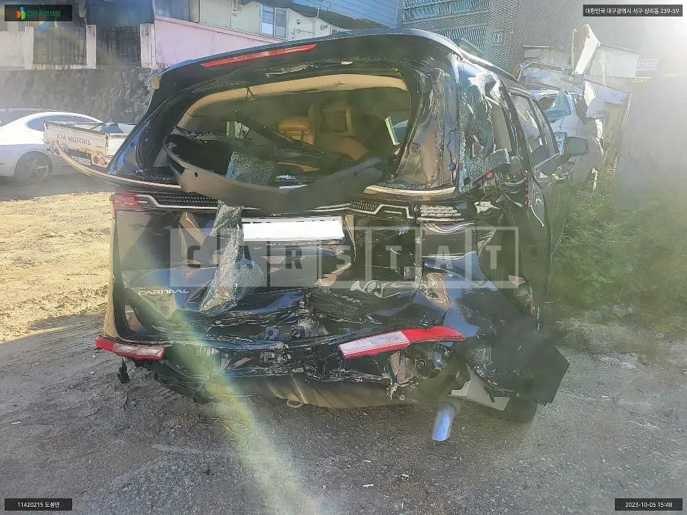 Photo 2 of 13: 2023 Kia Carnival, VIN KNANE81BBPS371137 — Korean insurance auction