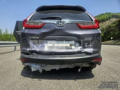 Photo 1 of 37: 2017 Honda CR-V 4WD — Korean insurance auction