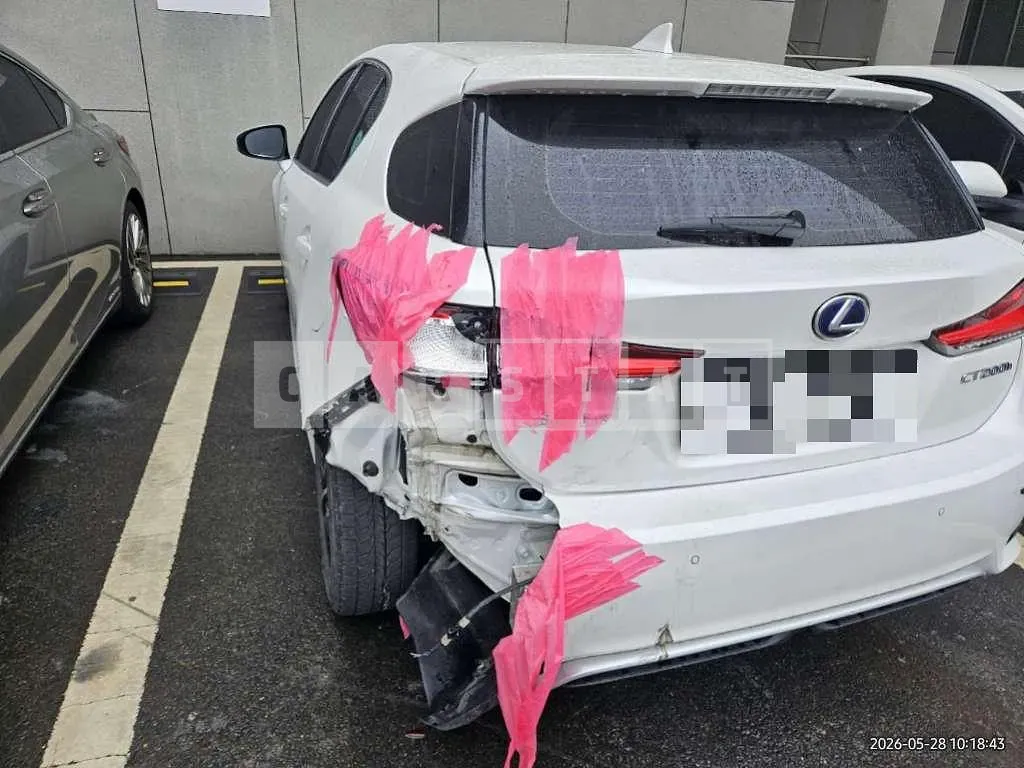 Photo 2 of 10: 2017 Lexus CT200h — Korean insurance auction
