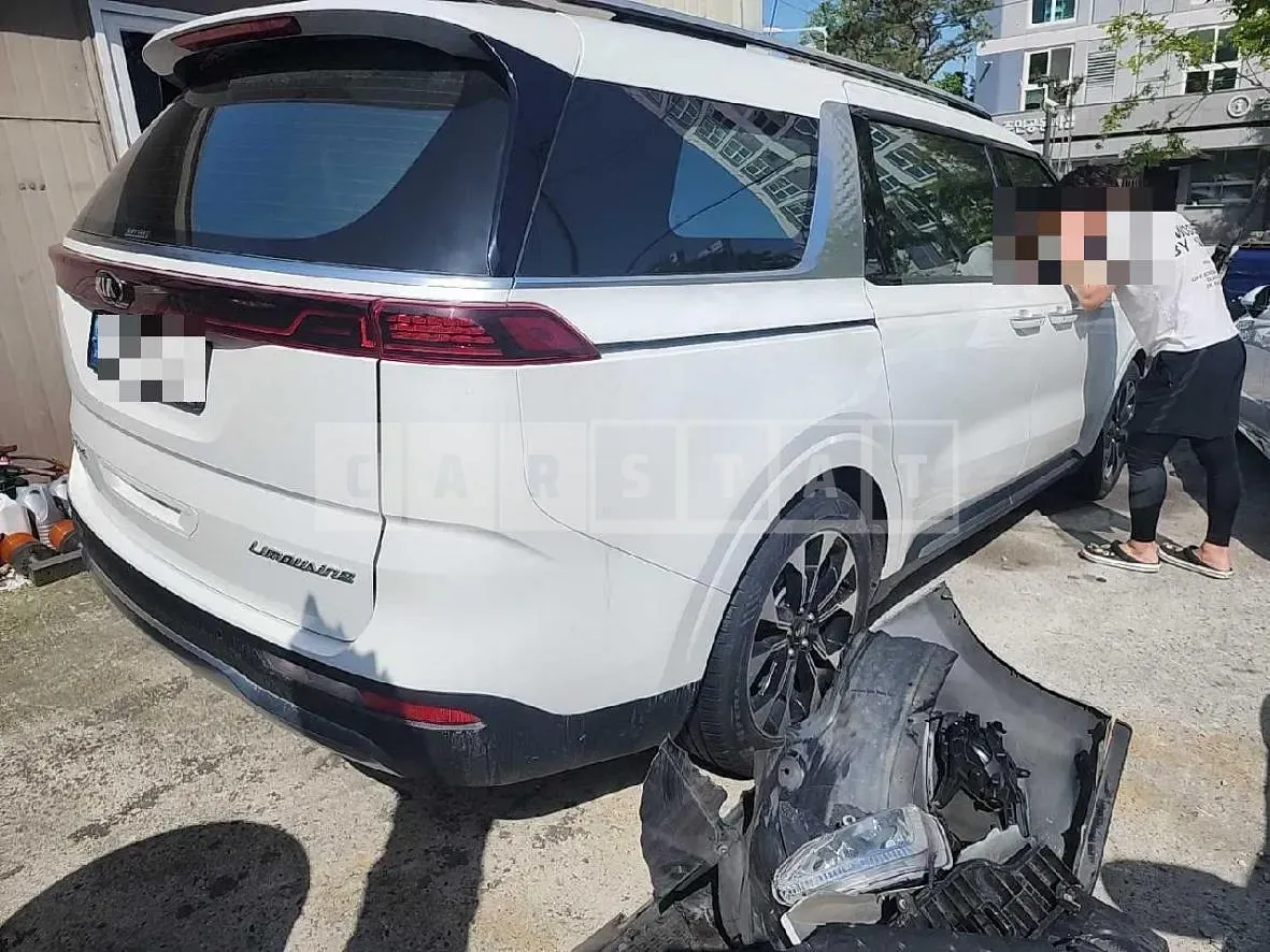 Photo 2 of 34: 2020 Kia Carnivals — Korean insurance auction