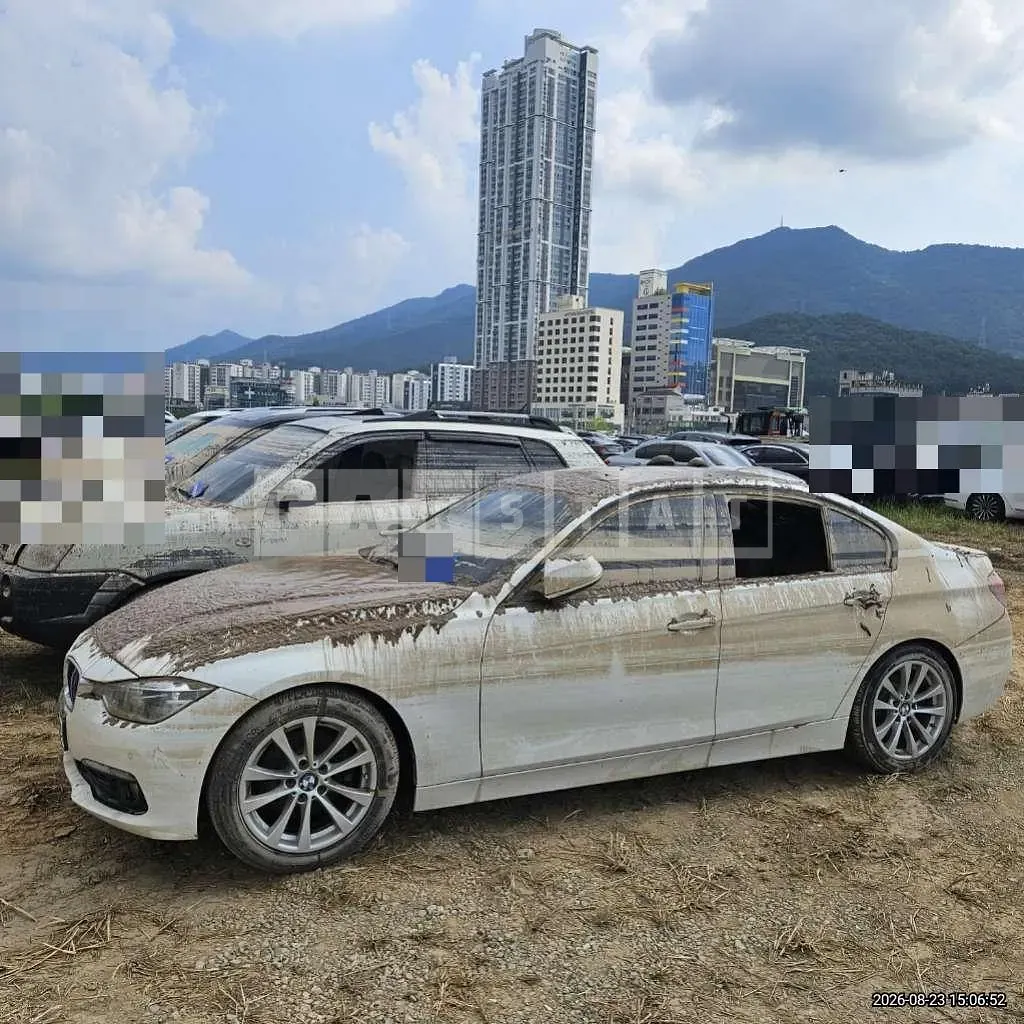 Photo 2 of 10: 2018 BMW 320d — Korean insurance auction