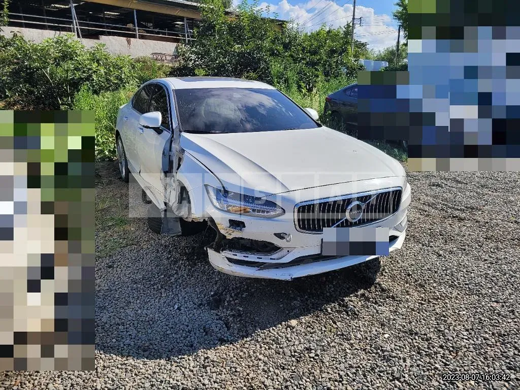 Photo 2 of 4: 2019 Volvo S90D5 AWD, VIN LVYPS68TCKP059369 — Korean insurance auction