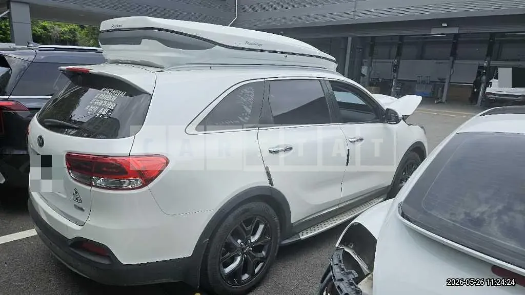 Photo 2 of 24: 2017 Kia Sorento — Korean insurance auction