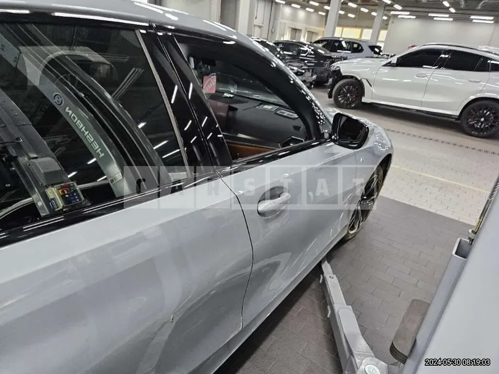 Photo 2 of 50: 2024 BMW 320i — Korean insurance auction