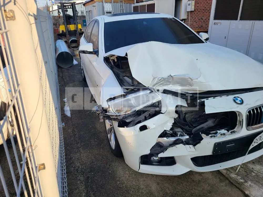 Photo 2 of 11: 2015 BMW 520d xDrive, VIN WBA5E7100GG157976 — Korean insurance auction