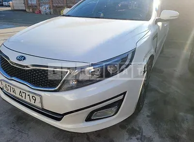 Photo 1 of 13: 2015 Kia K5, VIN KNAGN418BFA628602 — Korean insurance auction