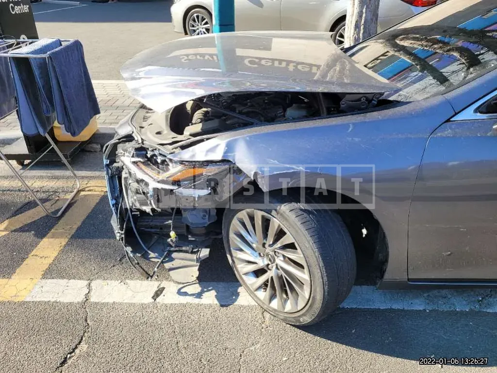 Photo 2 of 13: 2019 Lexus ES300h, VIN JTHB21B15K2055936 — Korean insurance auction