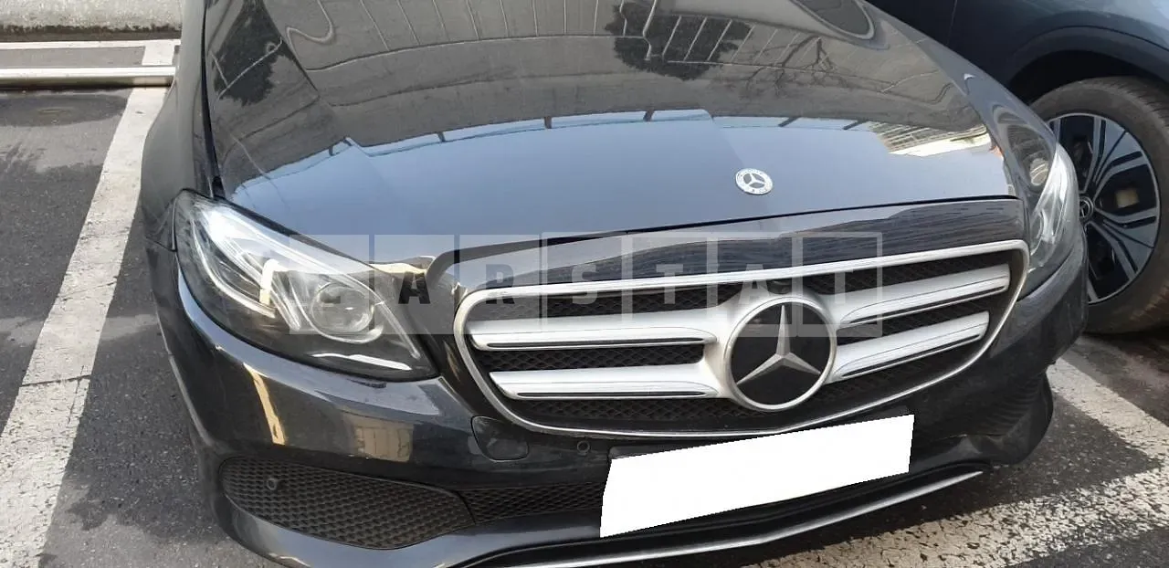 Photo 2 of 18: 2020 Mercedes-Benz E300, VIN W1KZF4JB0LA859333 — Korean insurance auction