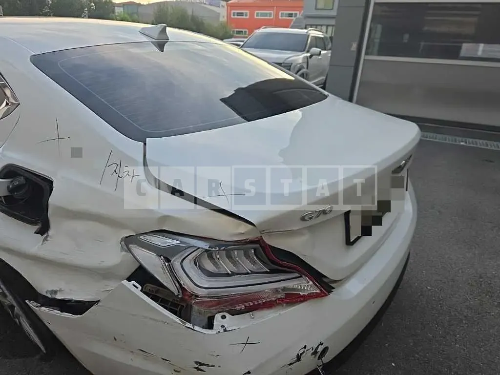 Photo 2 of 17: 2020 Genesis G70 — Korean insurance auction