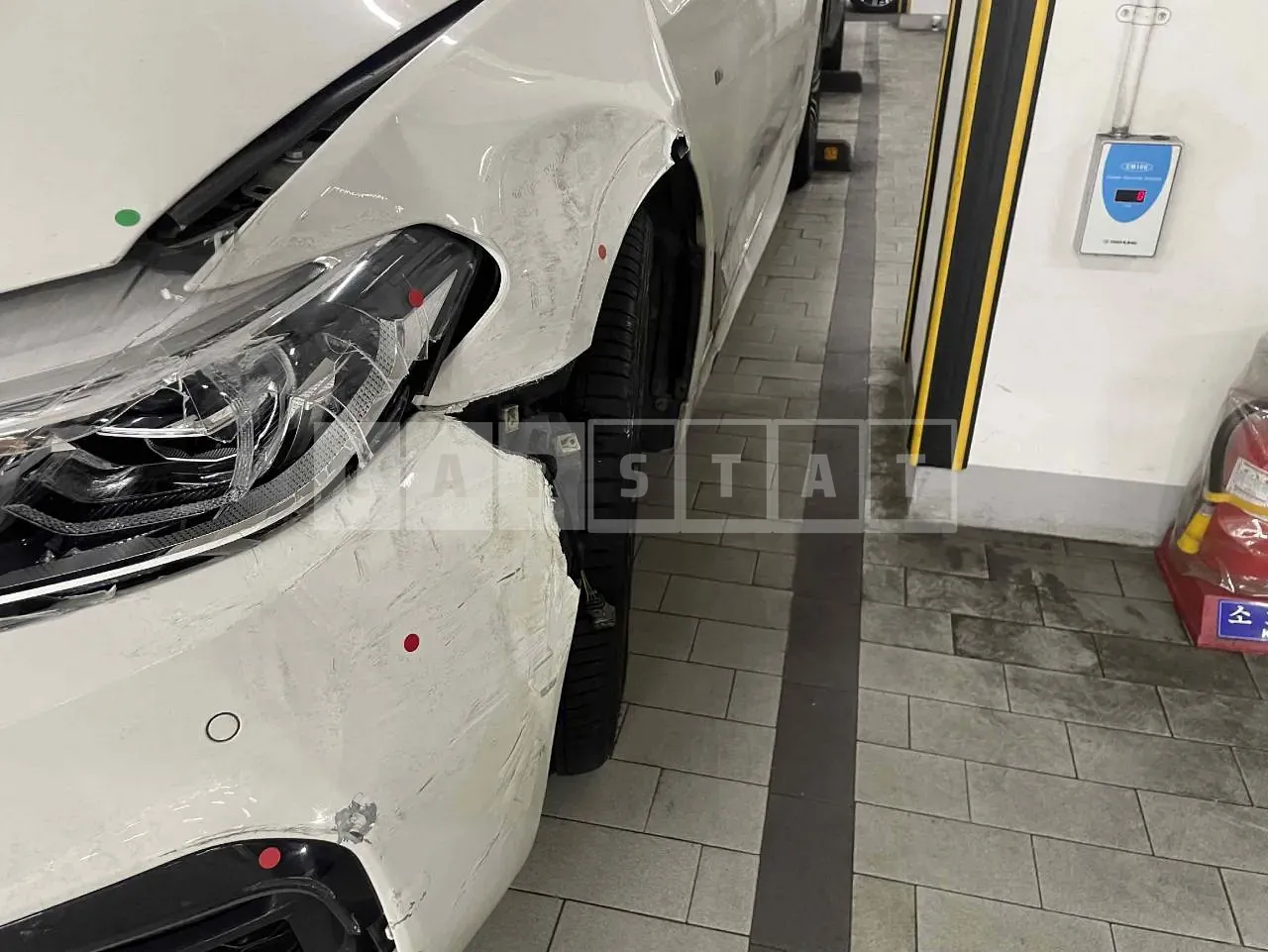 Photo 2 of 16: 2018 BMW B530i xDrive, VIN WBAJD9103JB277658 — Korean insurance auction