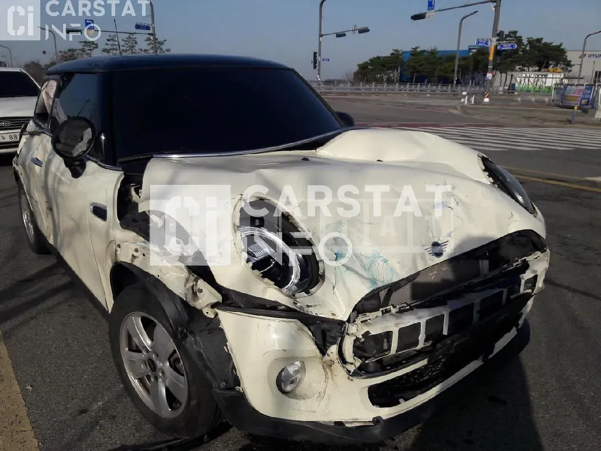 Photo 2 of 10: 2019 MINI Cooper D, VIN WMWXY3107KTF84986 — Korean insurance auction