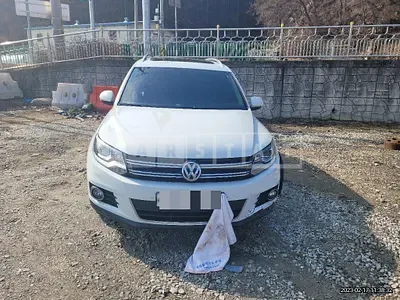 Photo 1 of 8: 2014 Volkswagen Tiguan 2.0 TDI Blue Motion, VIN WVGZZZ5NZFW513309 — Korean insurance auction