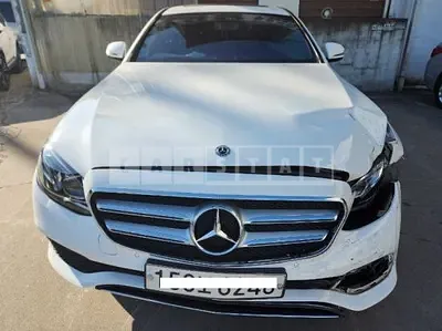 Photo 1 of 28: 2019 Mercedes-Benz E220d, VIN WDDZF0EB1KA499670 — Korean insurance auction