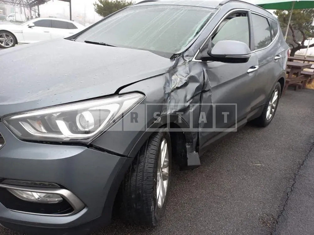 Photo 2 of 9: 2018 Hyundai Santa Fe, VIN KMHSW81UBJU852822 — Korean insurance auction