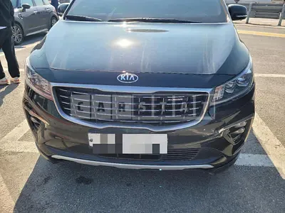 Photo 1 of 18: 2018 Kia Carnival High Limousine, VIN KNAME81ABKS496396 — Korean insurance auction