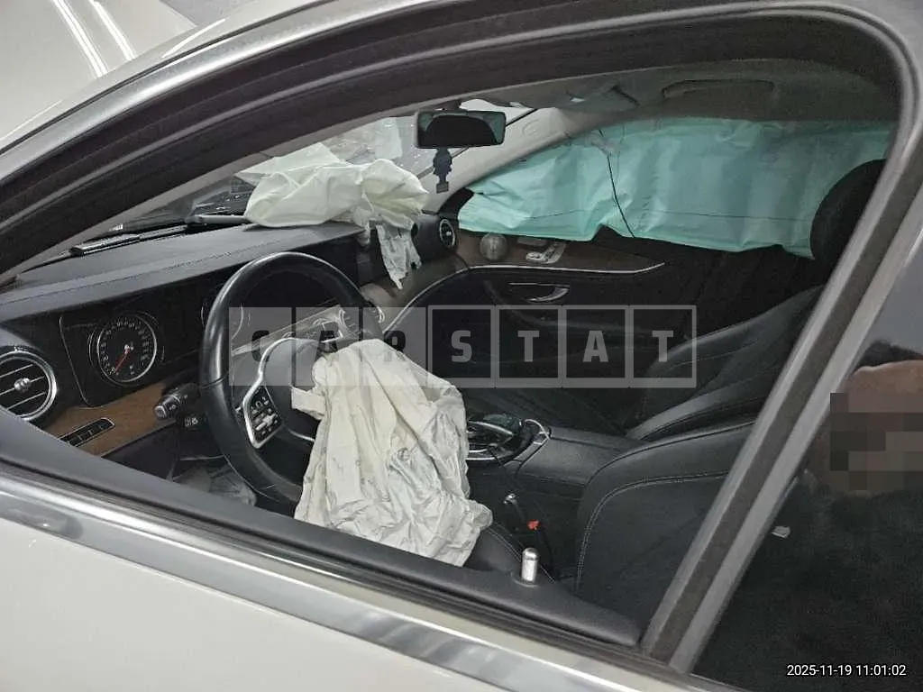 Photo 2 of 5: 2019 Mercedes-Benz E220 d — Korean insurance auction