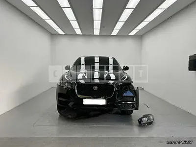 Photo 1 of 22: 2017 Jaguar F-Pace 20d, VIN SADCA2BN2HA090101 — Korean insurance auction