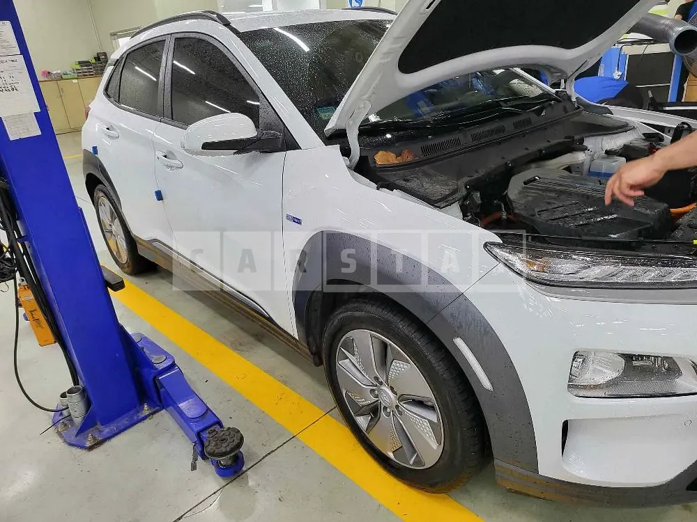 Photo 2 of 17: 2021 Hyundai Kona Electric, VIN KMHK381GFLU122251 — Korean insurance auction
