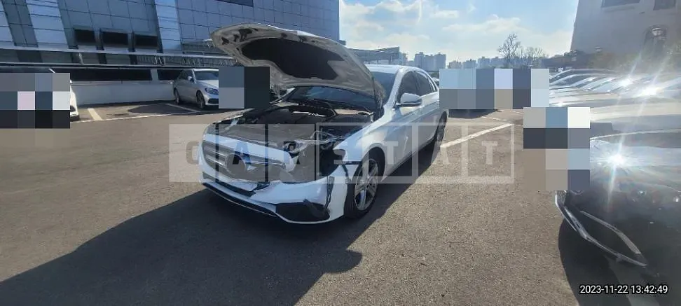 Photo 2 of 41: 2017 Mercedes-Benz E220 d, VIN WDDZF0EBXHA141623 — Korean insurance auction