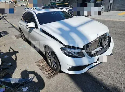 Photo 1 of 20: 2016 Mercedes-Benz E220 d, VIN WDDZF0EB0HA037691 — Korean insurance auction