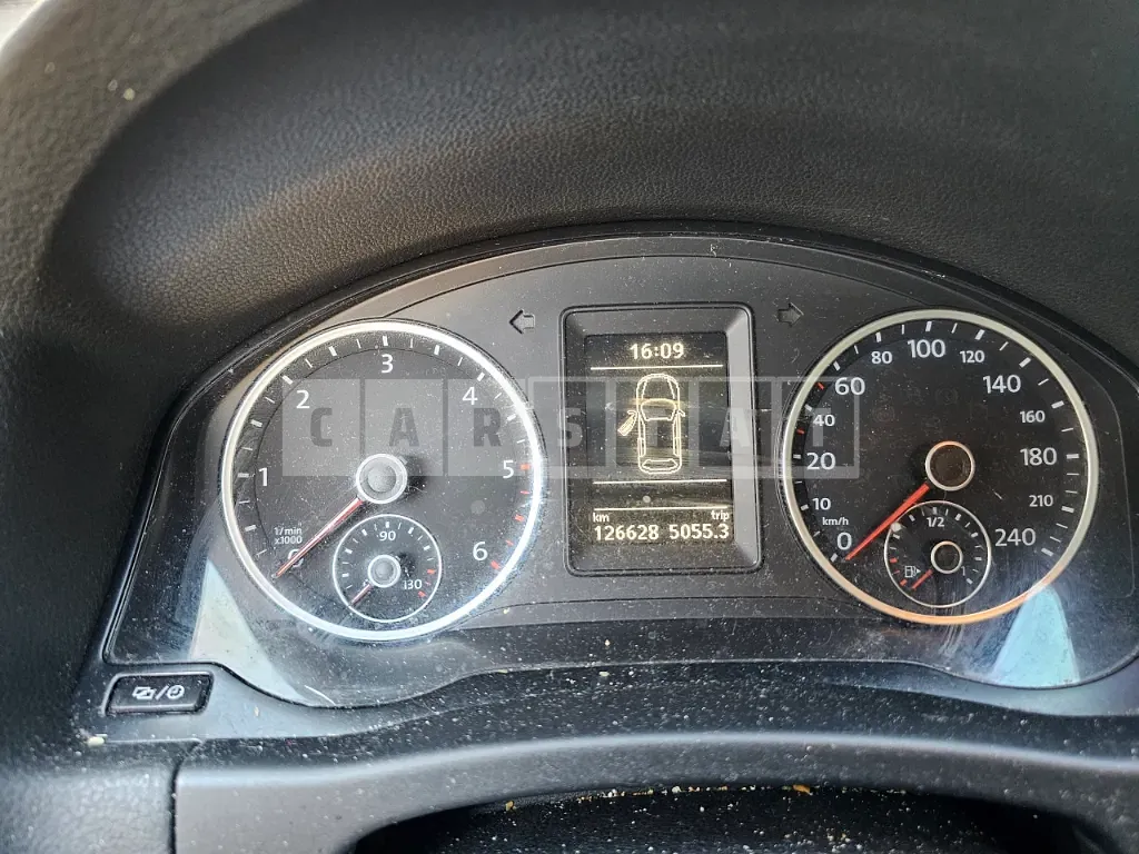 Photo 2 of 11: 2015 Volkswagen Tiguan 2.0 TDI Blue Motion, VIN WVGZZZ5NZFW575350 — Korean insurance auction